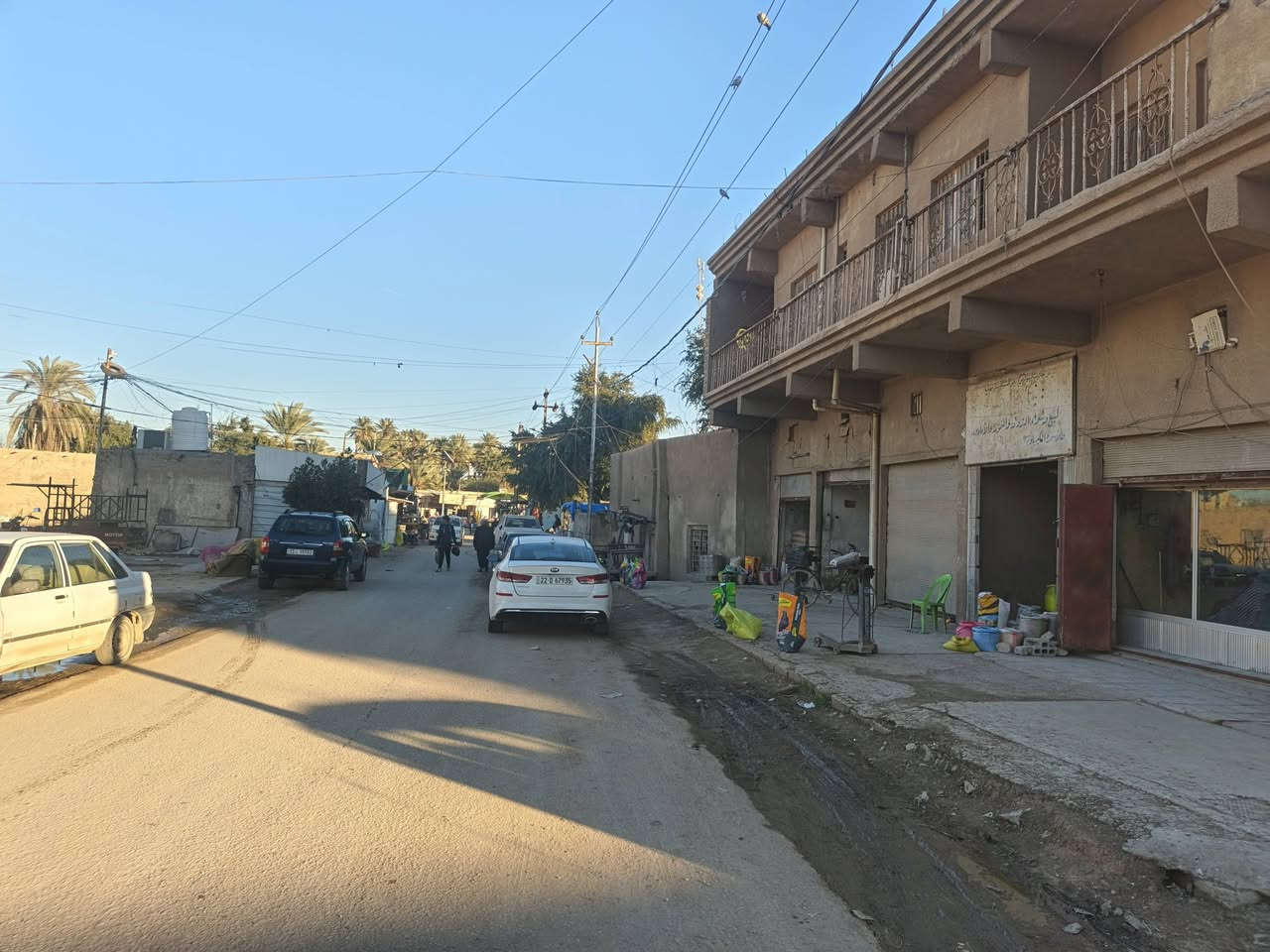 عماره تجاريه في سوك المحاويل للبيع تحتوي البنايه ع خمسه محلات وكلهن مأجرات والطابق الثاني اربع شقق المساحه ٢١٧متر مربع طابو صرف تحويل مباشر بأسم المشتري موقع العماره خلف القائمقاميه القديمه علما أن واجهه البنايه ٢٢متر والباقي نزال  للأستفسار ***********
