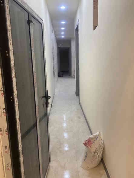 سلام عليكم مشتمل مساحة ١٠٠ م زراعي سند ٢٥ ملك صرف بناء طابوك درجة اولة طابقين غرف عدد ٣ خدمات ٢ مدخلين بناء فول مودرن باب قاصة بيبان شبابيج الأمنيوم كافت الخدمات مي مجاري كهرباء شارع عرض ٩ م قرب تبليط 
الاستفسار اتصال ***********
