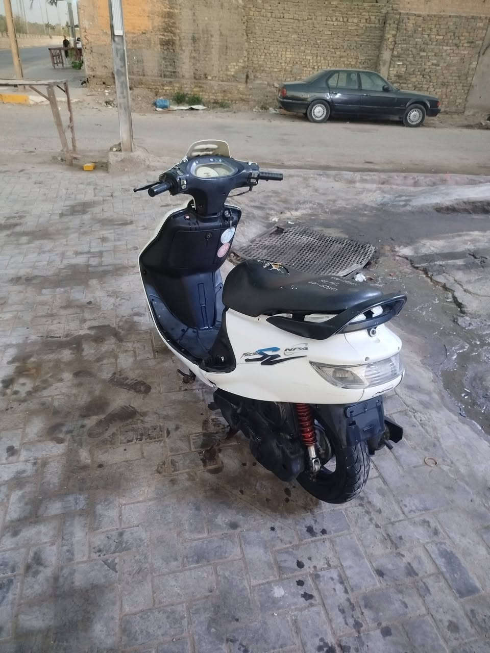 السلام عليكم دراجه للبيع الدراجه نظيفه نقره سلف كهربائياته كلها شغاله دراجه مالت جناي السعر 325 بيها مجال مكان الديوانيه قضاء الشاميه ***********
