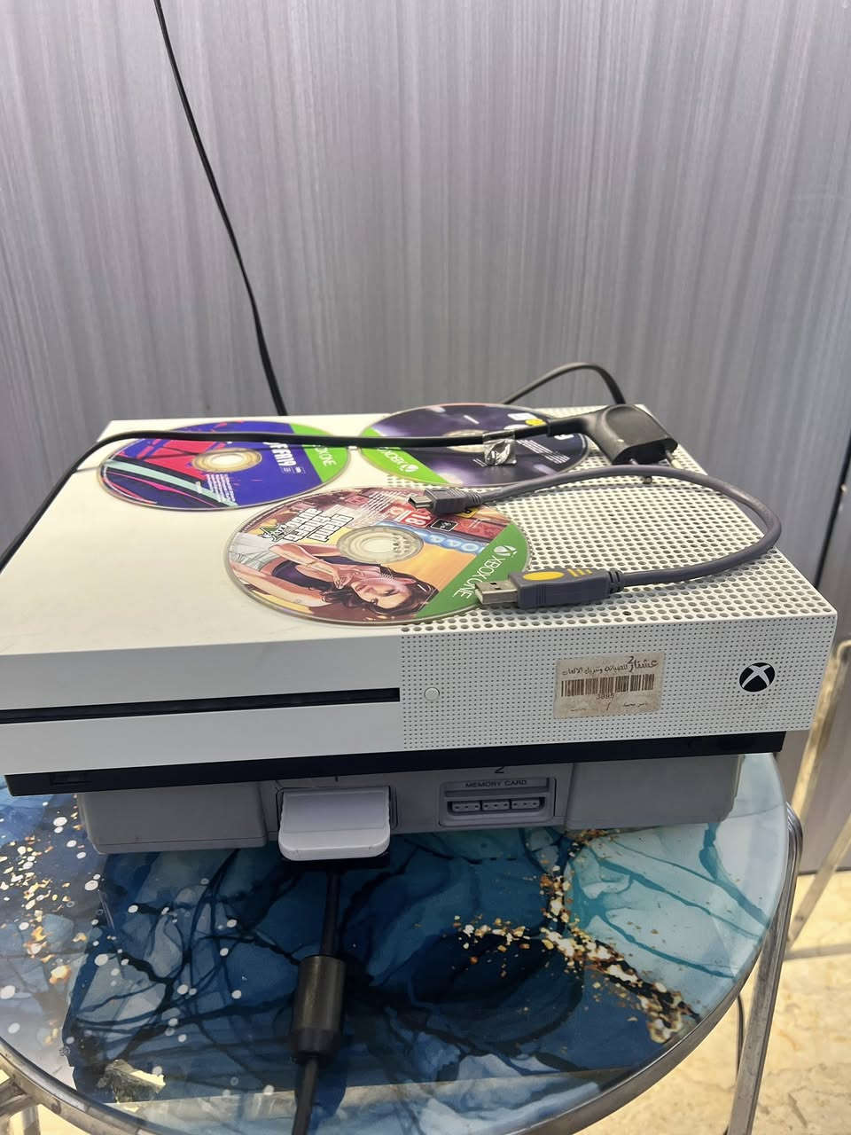 للبيع XBOX ONE مع ملحقاتها الي بالصورة للتواصل *********** بغداد قضاء الحسينية
