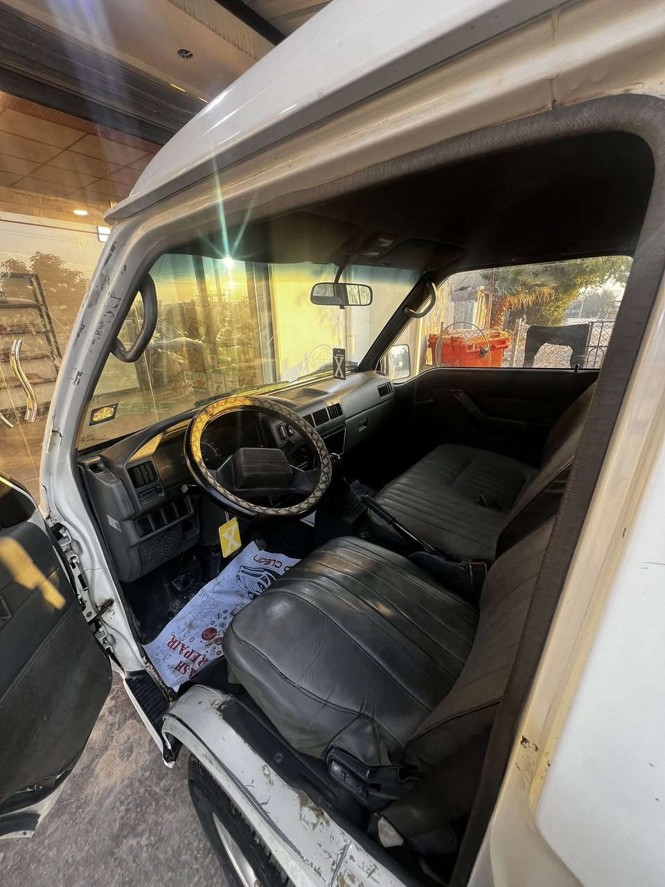 السلام عليكم
ميسو بيشي 2011
رقم بغداد دولي مصفره 
بسمي
مكان بغداد 
سعر 85 بيها مجال بسيط
رقم ***********
