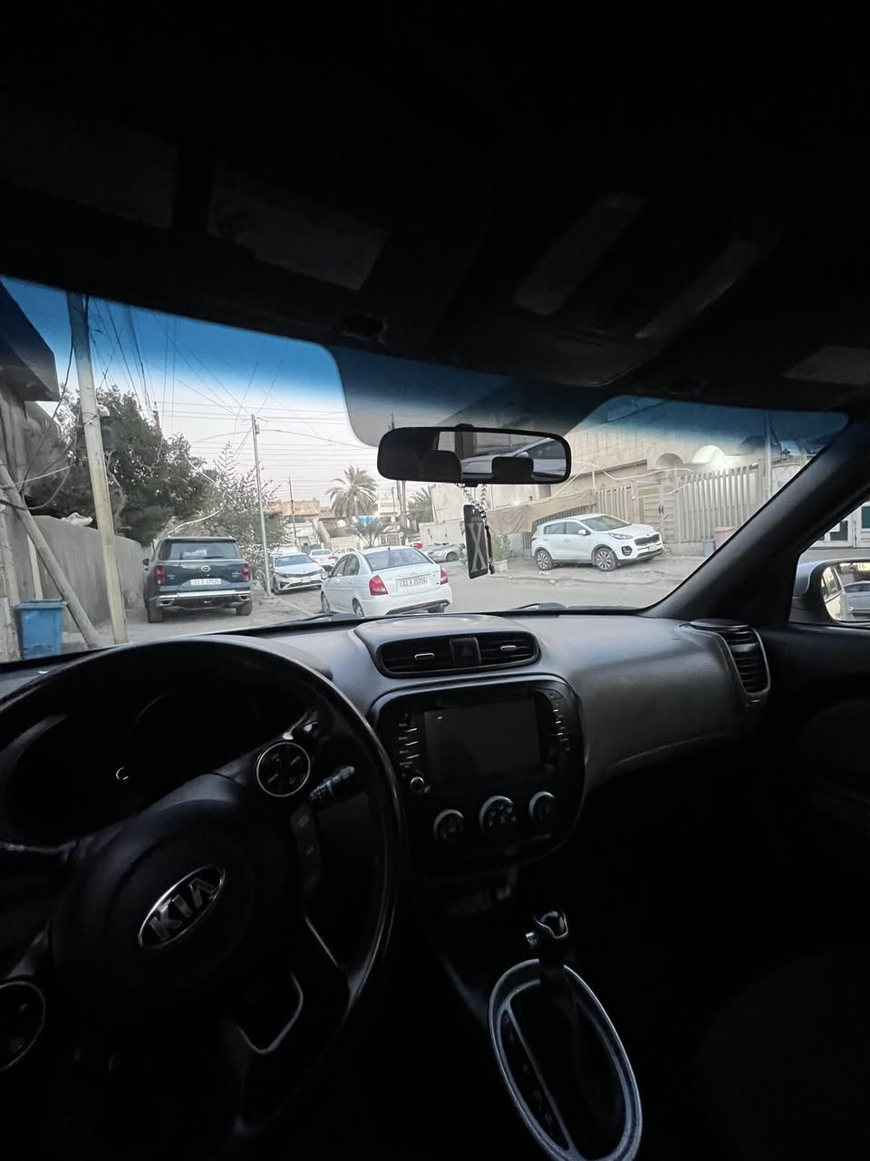 السلام عليكم كيا صول 2018 ماشيه 38 الف بدون ايرباك بدون دواخل حادثه جاملغ امامي وخلفي وبيه بابتين مطخوخات السعر 105 بيه مجال مكاني بغداد بنوك  رقم ***********
