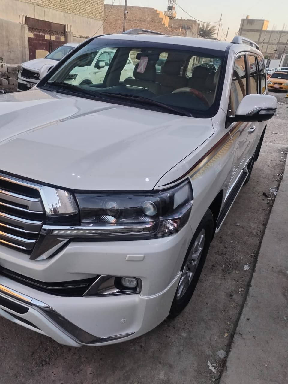 لاندكروز 2016
بريمية اصل مكفولة من كلشي السعر 460$

‭0788 437 3156‬
