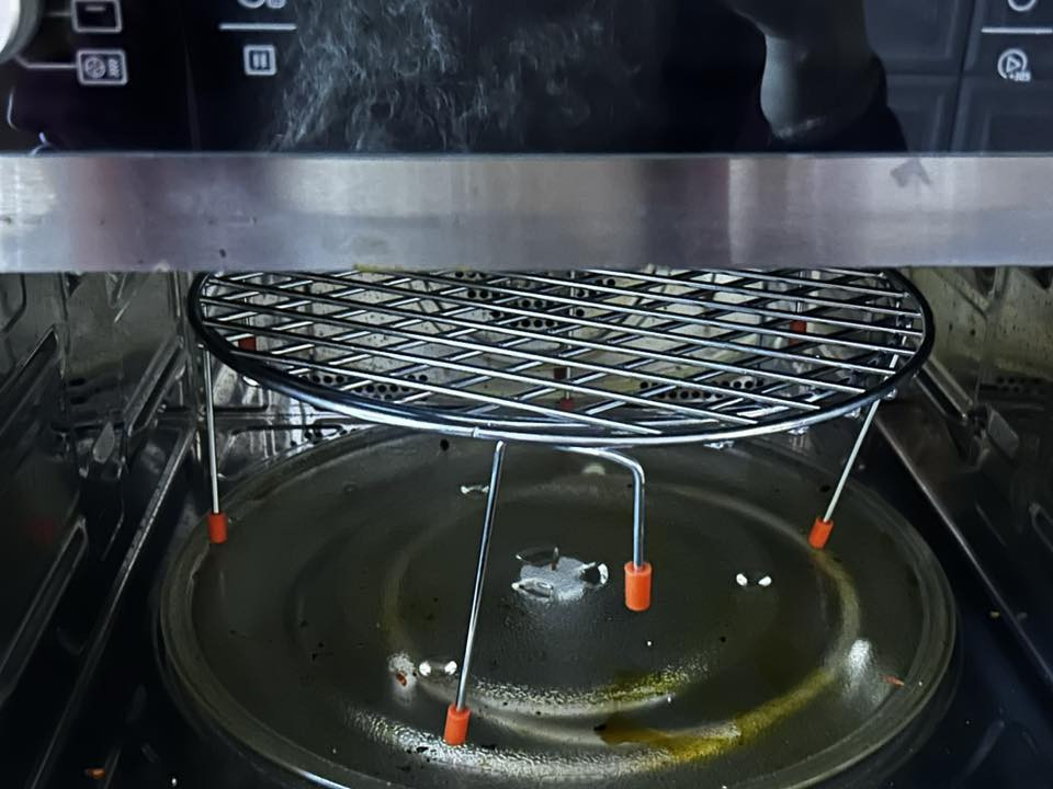 مرحبا السلام عليكم  مايكروويف الحجيه الحجم الكبير مستخدمته   مره وحده بس. ممناسبها حجمها كبير. قياسا بيها. 
ماخذته ب٥٥٠ دنبيعه ب٢٧٠. باعو الصور كدامكم نظيف ومرتب  ومره وحده مستخدم فقط.   مكان بستان الحلو. الي ياخذه وياه كتلوك. طبعا  وشوفو داخله  شون نظيفه
الي يريده يتواصل ع رقم
  0780 596 2015
