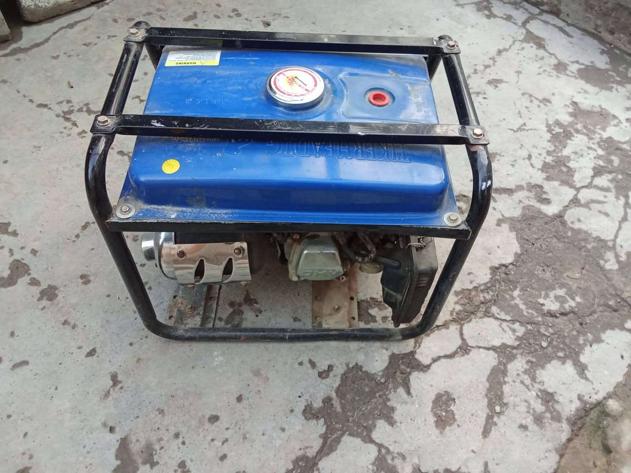 مولد نضيفه كلش للبيع ٣ كيفي يعني ١٢ امبير/ تتميز بيها حساس دهن عدد ٢  وضيفته اذا نسيت لدهن متشتغل حته متكوم  وبيها حساس اذا حول غلط ورجع عليها كهرباء لوطنيه ميحترك راس لتوليد تفصل من وحدها
نضيفه ومكفوله لسعر ١٥٠ الف ***********
