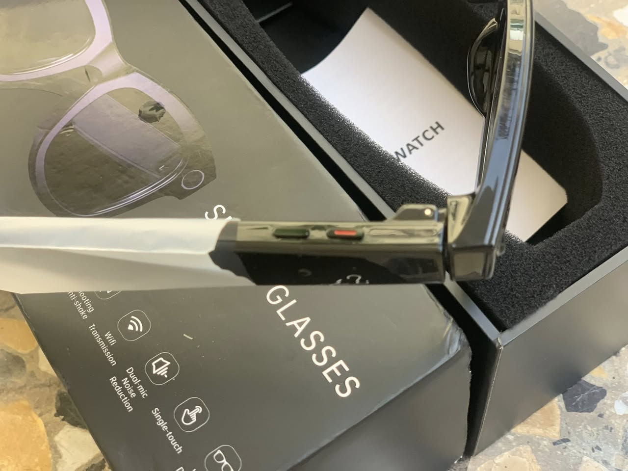 📷 تسجيل فيديو
📶 نقل لاسلكي
👆 تحكم باللمس
🕶️ كشف الارتداء
🔋 بطارية قابلة للشحن
:
جودة الكاميرا (720p أو 1080p)
وجود Wi-Fi أو لا
سعة البطارية
جودة التصنيع

‭0774 144 9744‬ تصال
