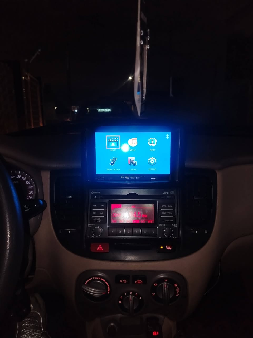 شاشه ومسجل
يرهم للريوا وبرايد مال كصه شرط شغال للبيع السعر 80 الف وبيها مجال 
***********
