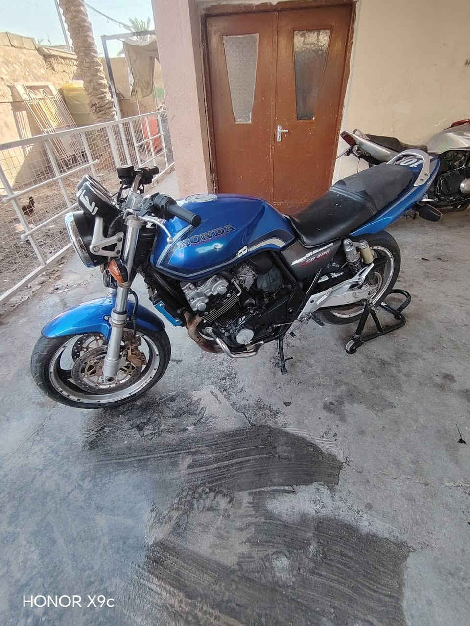للبيع cb400 هايبر ١٦ ولف دراجه جديده شوفت عينكم السعر ١٧ الشراي يتصل ***********
