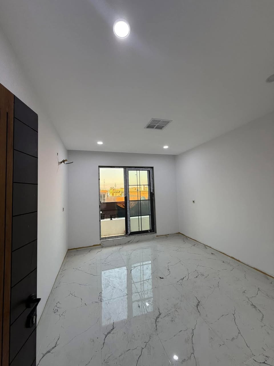 دار - 100 م مربع - طريق بغداد طابو صرف🔔

الموقع : طريق بغداد - حي المعلمين - قرب الابنية المدرسية📍

المساحة : 100 م مربع - الواجهه 8.5

جنس العقار : طابو صرف ⚖️

يحتوي طابقين بناء حديث صفر نظام دكت - مغربي - غاز - كاميرات - نوافذ المنيوم - ابواب تركي - واجهه فلين - محجرات المنيوم 

استقبال - مطبخ - هول - 3 غرف نوم - مجموعتين 

••••••••••••••••••••
: يرجى الاتصال ع الارقام التاليه

 ***********📞
***********📞
للمزيد من المعلومات مراجعة
 عقـارات الأبـــــــــــــرار  
حي الواسطي. مقابل المواد الغذائية 
* نستقبل جميع عروضاتكم السكنية 🏠 والتجارية 🏡 بكافة مناطق كركوك  
.......................................
ملاحظة نتعامل بالعقارات الطابو صرف فقط
