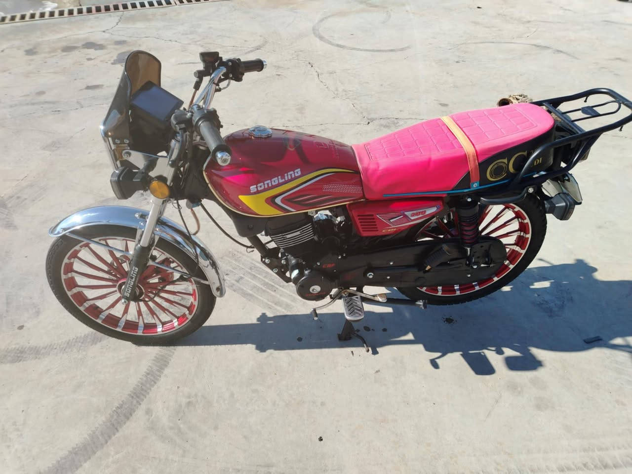 دراجة سيفان موديل 26 اخت الجديدة مكفولة محرك ٢٠٠  Cpfضاغطة وزنجيل دراجة مكفولة من الطخة والدعمة كلها شغالة اوراق كاملة للبيع ب٨٢٥ بيها مجال للشراي مكاني بعقوبة جسر خرنابات ***********
