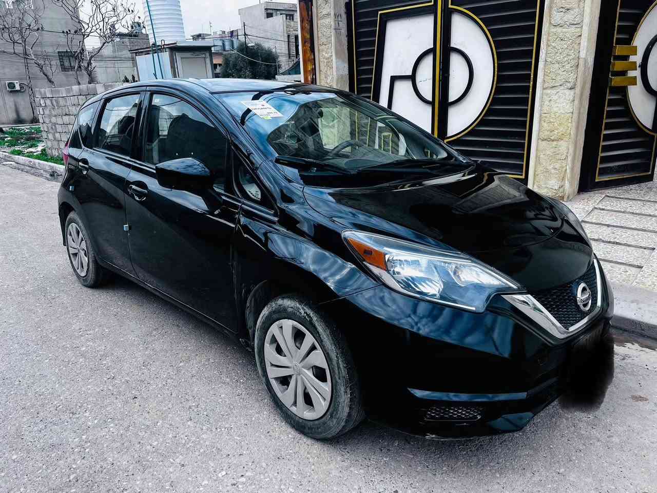 نيسان فيرسا وارد أمريكي ماشيا 74 موديل 2018ضرر أربع قطع مواصفات SVمحرك كير شرط السعر 80 وبيها مجال*********** عنوان موصل
