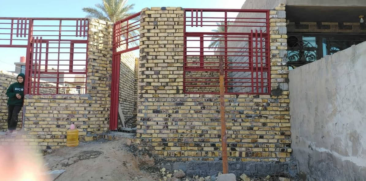 السلام عليكم هيكل للبيع طابوزراعي سند 25   *********** تحول مباشر السعر 45 ابو خستاوي فرع ابو دلاال  المساحه 160متربي غرفتين نوم وكلدور وستقبال ومطبخ وصحيات عرض الشرع 12متر
