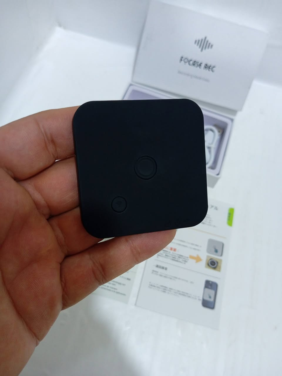 مسجل صوت ذكي واي فاي مع تقنية الذكاء الأصطناعي من نوع FoCase REC.
الذكاء الأصطناعي: يدعم خاصية النسخ الصوتي إلى نص، والتلخيص الذكي للمحاضرات والأجتماعات.

سعة التخزين: يأتي بذاكرة داخلية تبلغ 64 جيجابايت.

الميزات: تصميم مغناطيسي صغير الحجم مع إمكانية التحكم عبر تطبيق الهاتف.

التوافق: متوافق مع تسجيل المكالمات والترجمة اللغوية.


**إذا كنت صاحب هذا الإعلان وتريد حذفه لأي سبب، رجاءا أرسل رسالة إلى الدعم الفني**