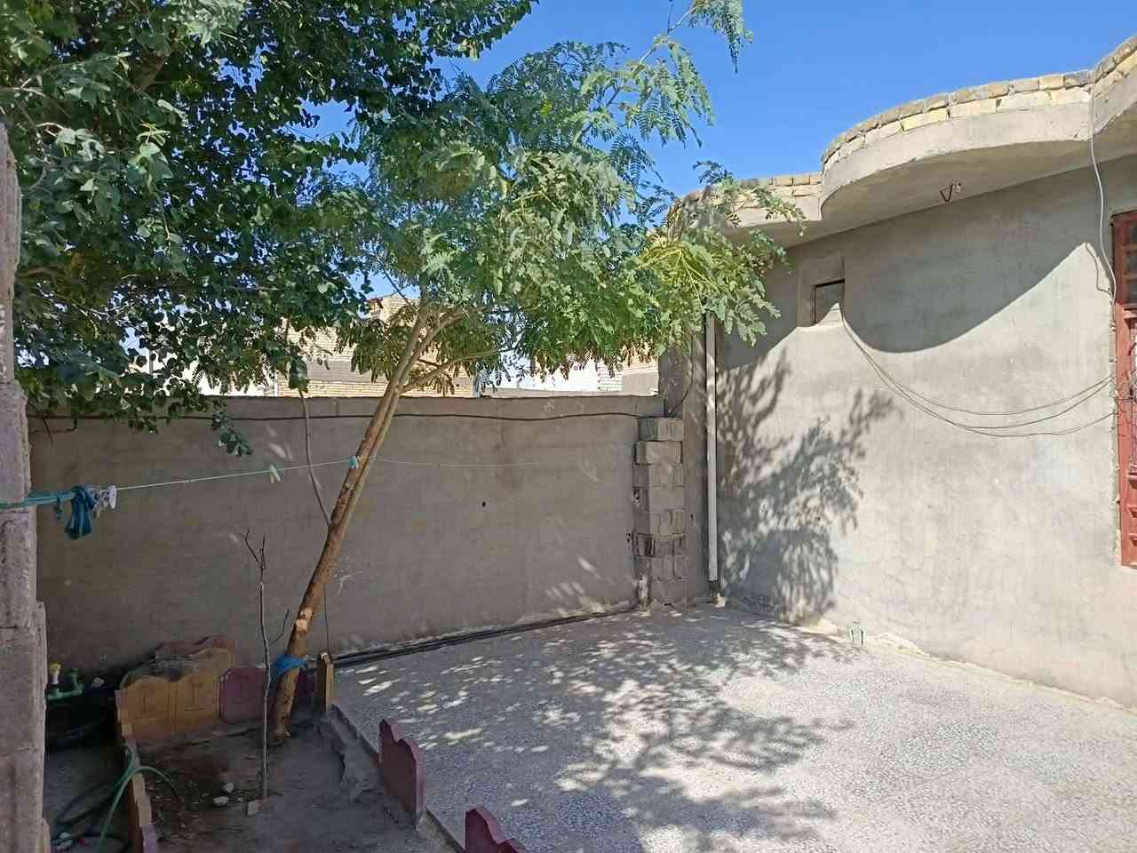 ياالله بيت البيع يتكون من غرفتين وصاله وحمام داخلي وخارجي كونكريت جسور مخفيه ودنك بل كدام كهرباء دفن بيت صدك تعبان عليه ابلوك درجه اولاه ثمن زروف المساحه 170متر مسجل بل بلديه بل زراعي والستفسار اكثر اتصال على هاذه الرقم*********** @إشارة
