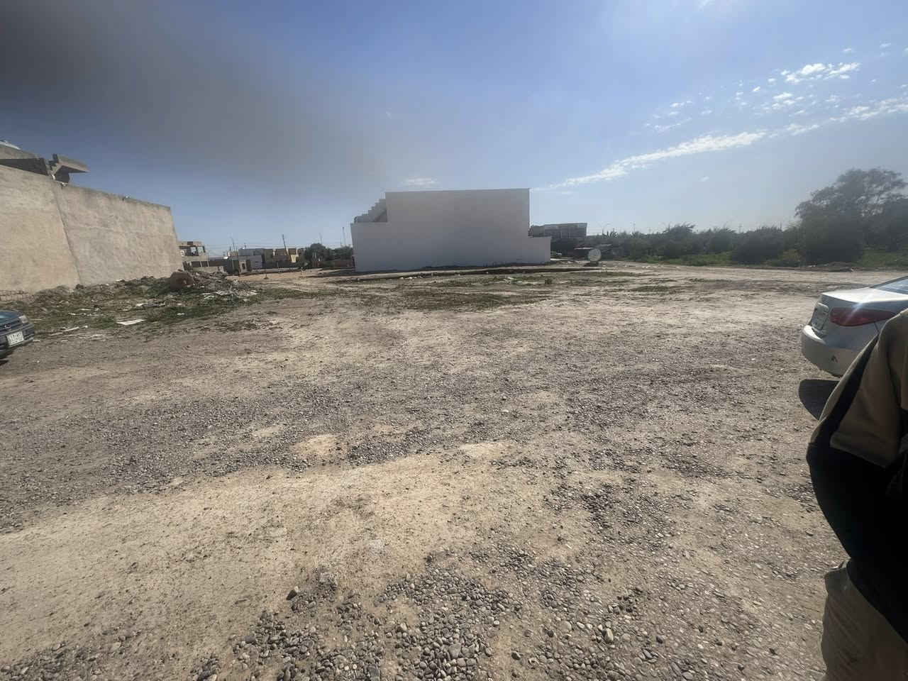 السلام عليكم قطعه ملك صرف المساحه 290 متر تبعد عن شارع 60 متر شارع القطعه 15 متر القطعه مسيجه بلوك مكان القطعه الجمعيه الثانيه العلم صلاح الدين الشراي يتصل سعر القطعه 30 مليون 
وحياكم الله ورمضان مبارك ***********
