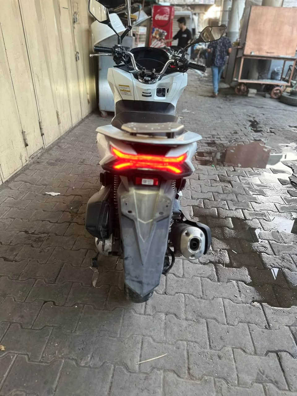 سلام عليكم pcx جيل الرابع وراد كوري
دراجه نضيفه ومكفوله كفالة عامة مكينه برغي ما مفتوح جيب فيتر وفحص 

فقط كم ملاحظه بكفرات  .

السعر 13 ورقه بيها مجال للشراي 

مكاني بغداد  

***********
