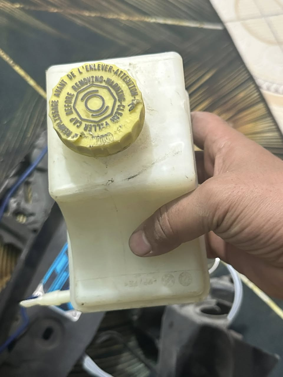 ابطانيه خلفيه باب جارجر جديده 23 
يده لون زيتوني والغراض الباقيه كبال عينكم قيم وأخذ 
*********** مكاني اسكندريه
