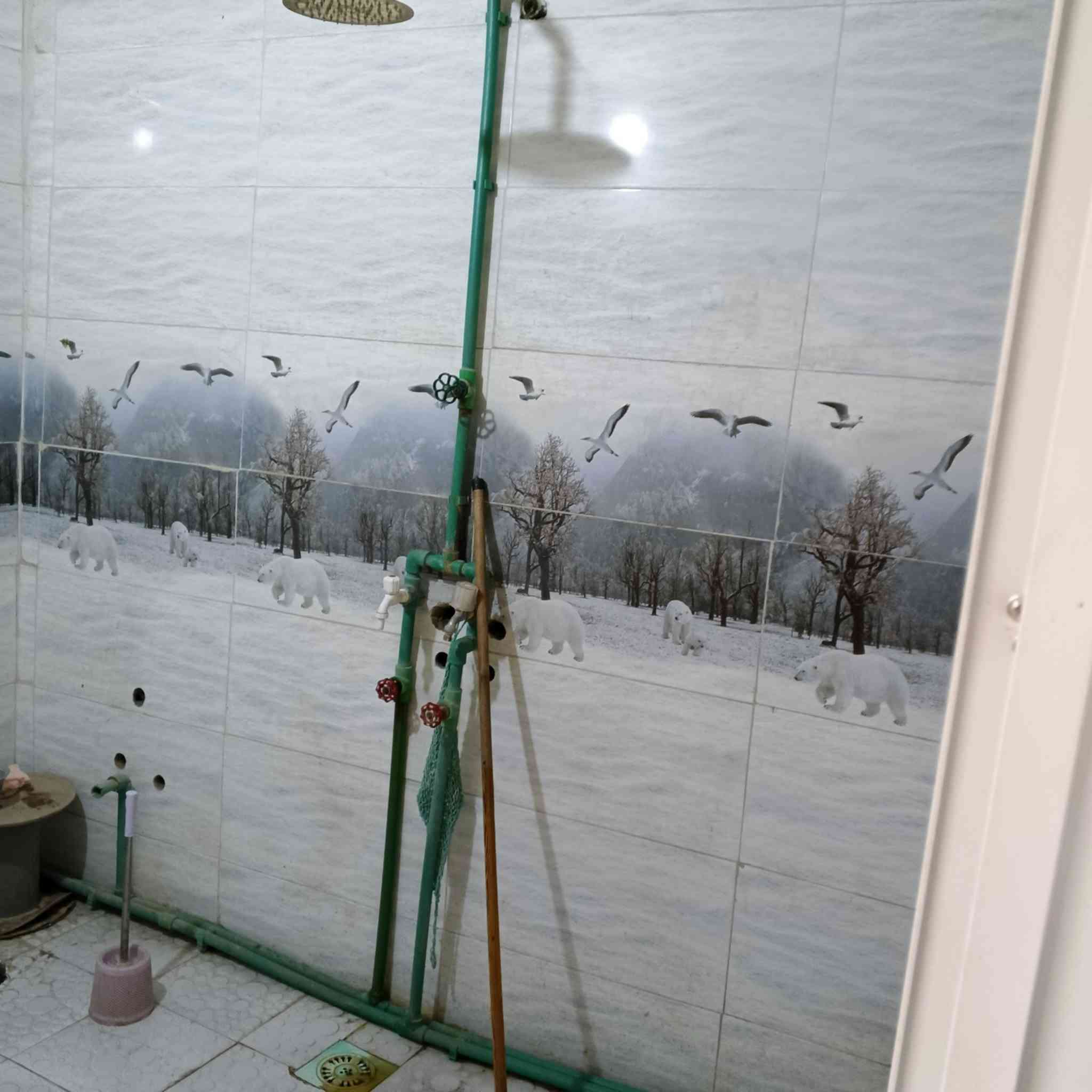 يوجد لدينا دار سكن .للبيع رقم العقار110/16718 مساحه 130طابقين بناء قديم طابو صرف  ركن وجه واحد التظحيه شارع العياده قبل الاسداره الثانية على اليمين ثاني بيت عن الحديقه شوارع تبليط وكافه الخدمات موفره. البيت فارغ حاليا *********** السعر ١٢٠مليون مع المجال
