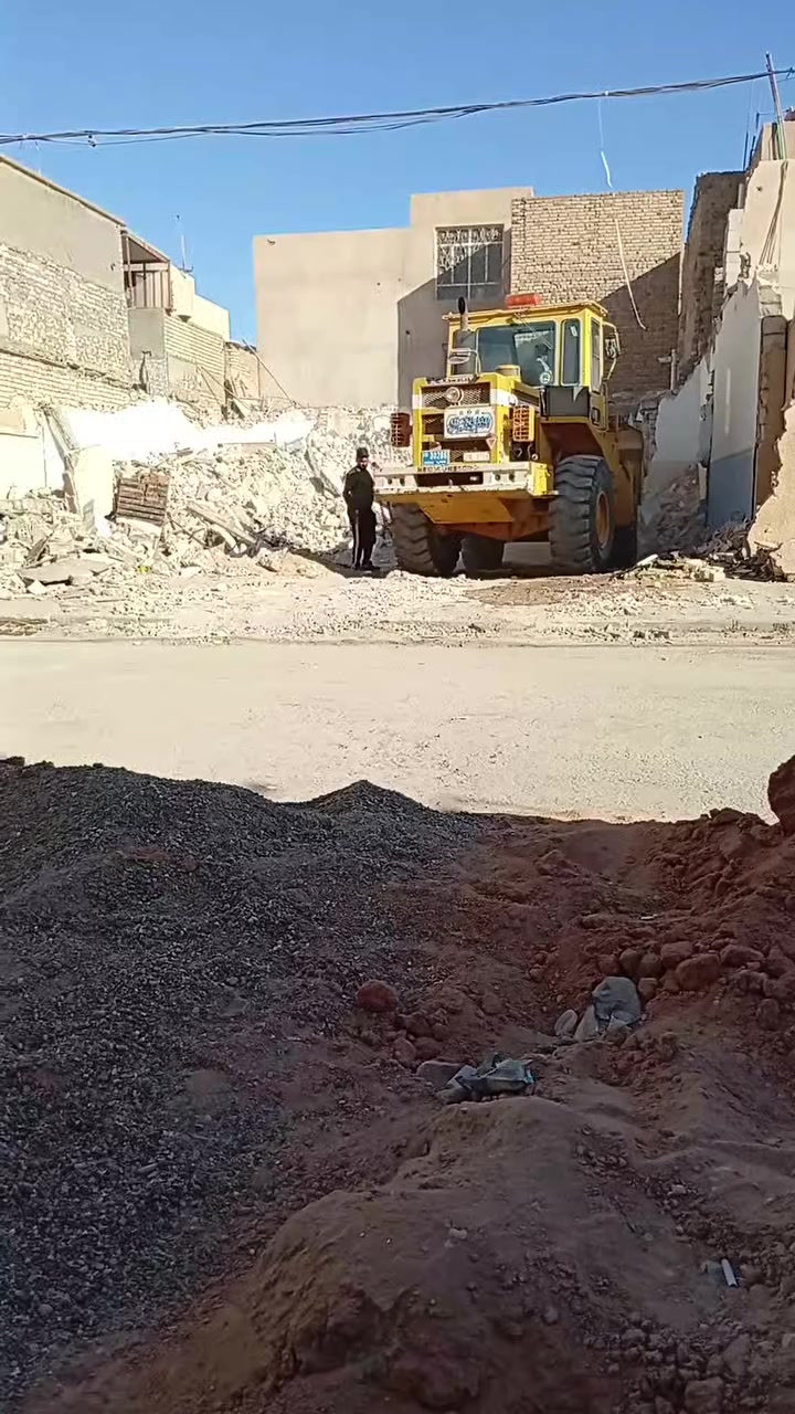 السلام عليكم نعمل بالتفليش البيوت القديمه في النجف للاستفسار على هذا الرقم ***********
