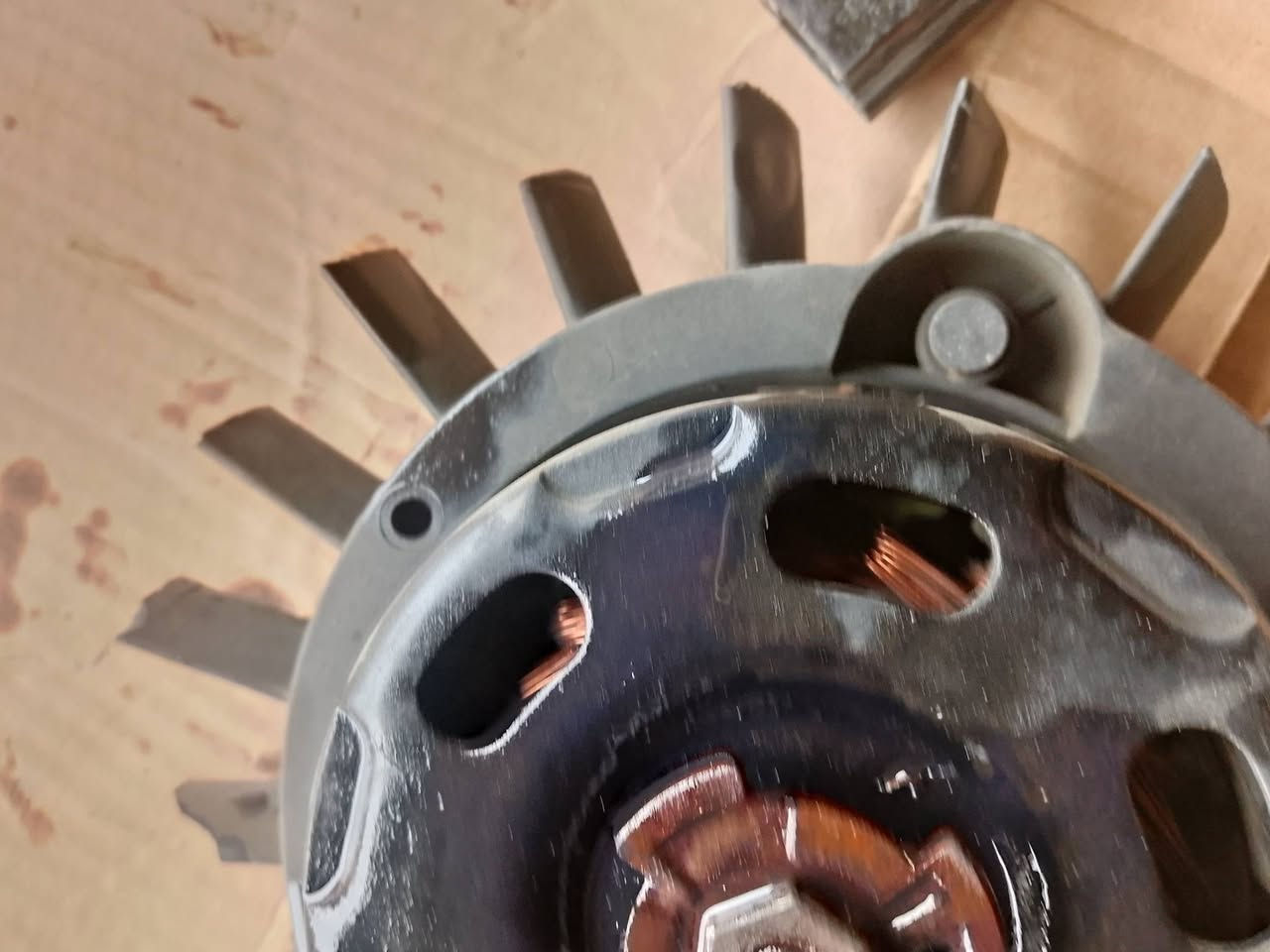 ماطور مروحه الكبير 
3600
3500
جديد اصلي 
تفصيخ اصلي 
يتوفر توصيل 
***********/واتساب 
***********
