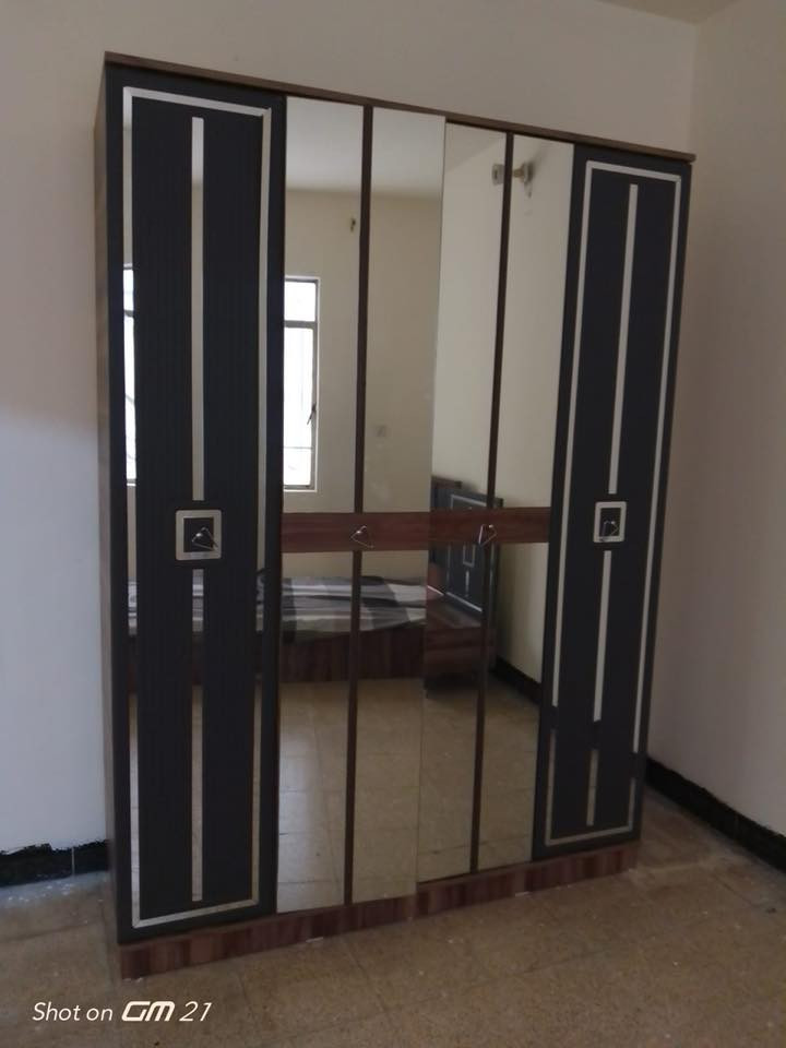 غرفة نوم نفر مستعملة كم شهر نضيفه كثير سعرها ٣٥٠ الف وبيها مجال والثلاجة نضيفة وشغالة سعرها ٢٠٠ وبيها مجال 

‭٠٧٧٧ ٩٣٨ ٦٨٤٧‬
