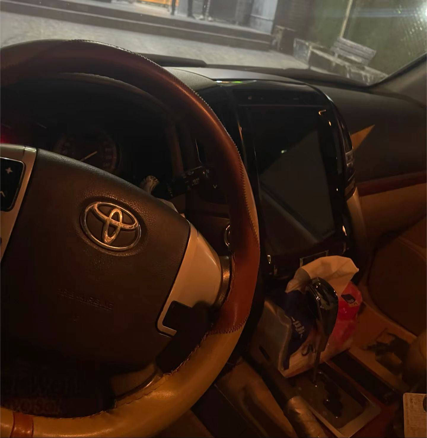 السلام عليكم لاندكروزر للبيع موديل 2013 باسمي مكاني بغداد لبنوك للبيع او مراوس بتاهو مكفوله كفاله عامه ومنضومه غاز كشنات جلد كوله جديد ***********
