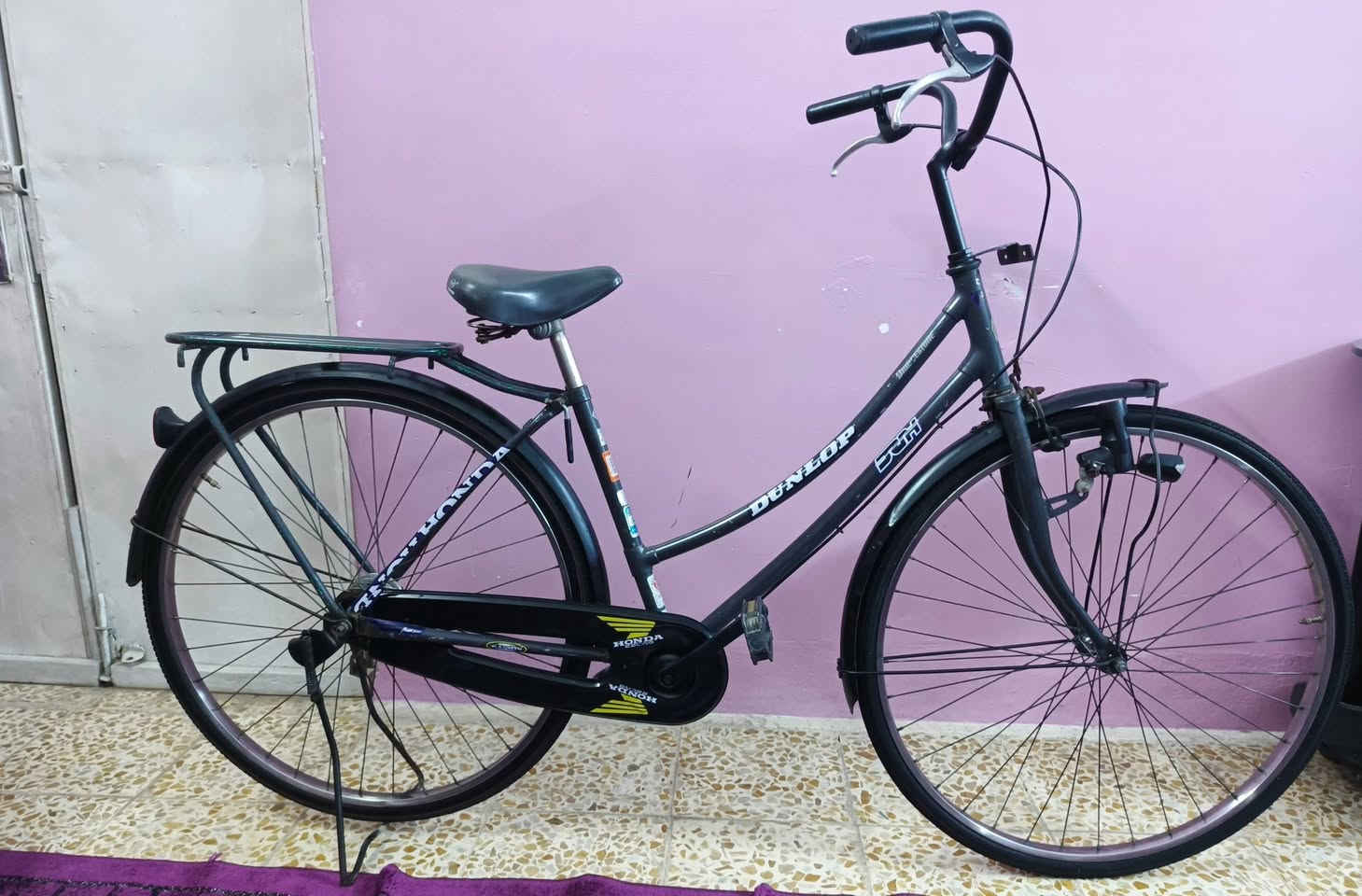 السلام عليكم بايزكل للبيع عبد الحليم مال باله اللون فيلي 🖤🖤  الحجم 27اصطابات كاملين  تيرات وجوابا جديد الاصلي دينمو شغاله ثلجي الضوء السعر 70 وبي مجال الاستفسار على الخاص او على هذا الرقم ***********
