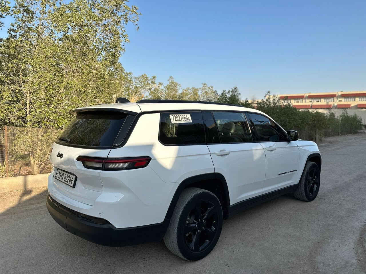 السلام عليكم جيب الشكل الجديد
موديل 2023 للبيع 
وارد امريكي
مواصفاتهة معروفة 
فتحة سقف 
كير ماوس
تشغيل عن بعد 
كشنات منفصلة Vip
وبعد هواي مواصفات 
السيارة كاملة وما ناقصهة شي 
صور الحادث مرفقة بالمنشور 
رقم بغداد شبه مميز 
عنوان السيارة بابل الخسروية 
السعر 242 وبيهة مجال للشراي 
الرقم ***********
