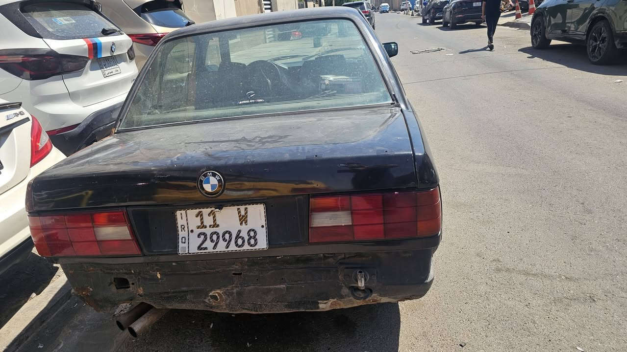 سلام عليكم زعرة للبيع موديل ٩٠ جام كهرباء كير عادي مكينه ٦سلندر مجموعة التبريد كاملة بس تحتاج تبريد بيه ضربة بل جاملغ الخلفي ويل ١٦ توسايز عشرة انج داخل جلد اسود دشبول جديد بدون فطر صدر امامي جديد سعر ٣٠ وبيه مجال مكانه الكرادة رقم تلفون ***********
