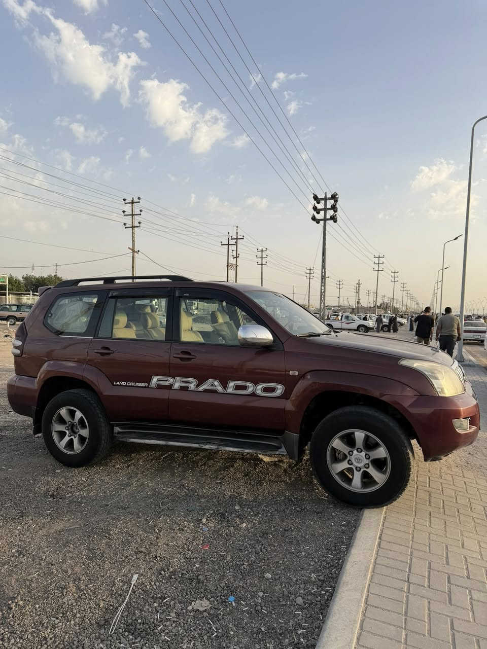 سلام عليكم .. 
تويوتا برادو موديل 2007 
7 راكب مكينه 2700  فور ويل 
بيها بنيد صبغ اثر جراد فقط
مكينه وكير مكفولات  
تبريد ثلج حداديه توني شادهه 
ارقام وسنويه جدد باسمي السياره 
السياره نضيفه ومتعوب عليها
 
140 وبيهه مجال حك الجيه 
البصره / سفوان 

***********
