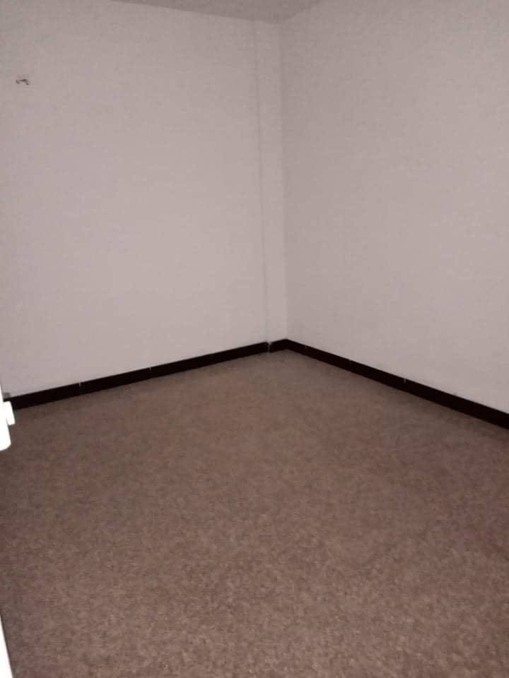 السلام عليكم
شقه للإيجار مساحة ٦٠ متر
طابق ثاني بناء حديث 
تحتوي على إستقبال مطبخ وخدمات وغرفة نوم 
العنوان/ الشعب حي التجار مجاور اعدادية بلقيس للبنات 
الإيجار ٣٥٠ الف
للإستفسار  ***********
