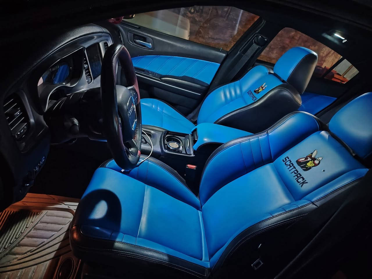 السلام عليكم
كشنات جارجر 2023 سكات باك
دبل حضن تدفئة تبريد
مشتغلهة حسين شمارة
مراوس حسب القناعة 
أو للبيع سعرهة 5 ورقات
***********
***********
