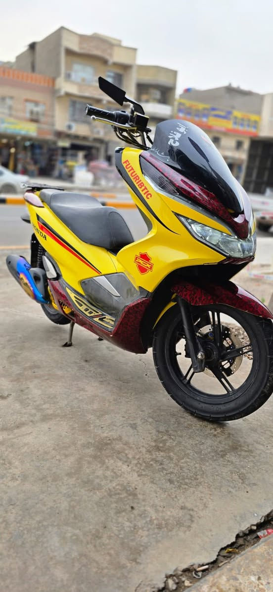 السلام عليكم

دراجة بي سي اكس جيل ثالث كوري ماشية ٢٣ مكفولة كفالة عامة دراجة مرتبة وصارف عليها هواي والله///
//قبق راديتر تزويد/

واقية صالنصة تزويد

مري شبح

قبق شوتة 

قطرة دهن 

دوسات تزويد 

موشمة كاربون احمر 

وبعد هواي شغلات 

سعرها ١٦ ورقة وبيها مجال. بغداد حي اور
 *********** متواجد واتساب واتصال
