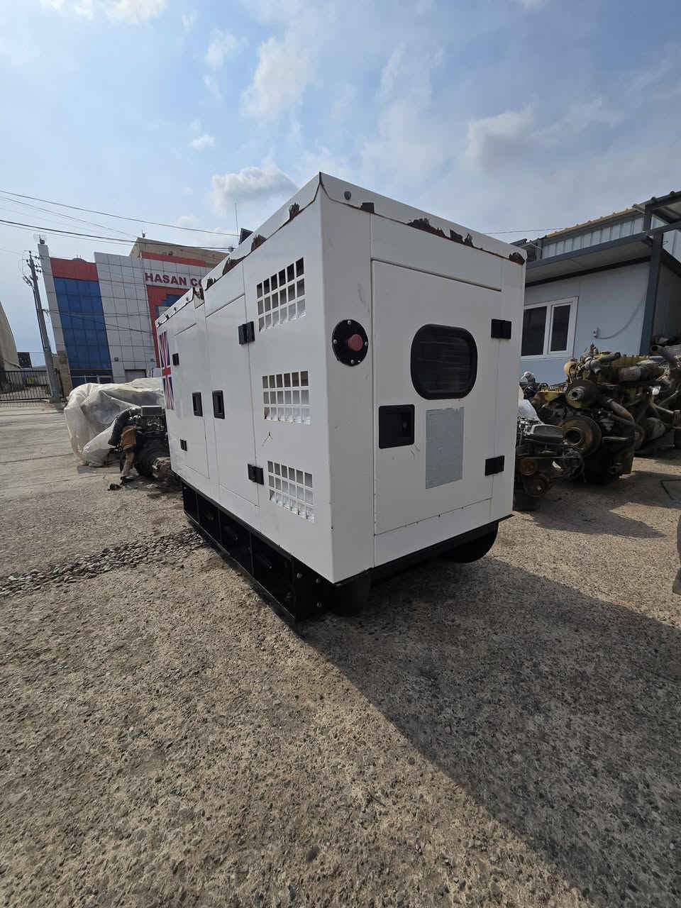 سلام عليكم بيركنز 20 كيفي اوربي نظيفه حيل جاهزه كوبل ع حمل دهن و فلاتر كلها جدد /كاتم 90% مكان اربيل صناعه شماليه يوجد توصيل / *********** واتساب
