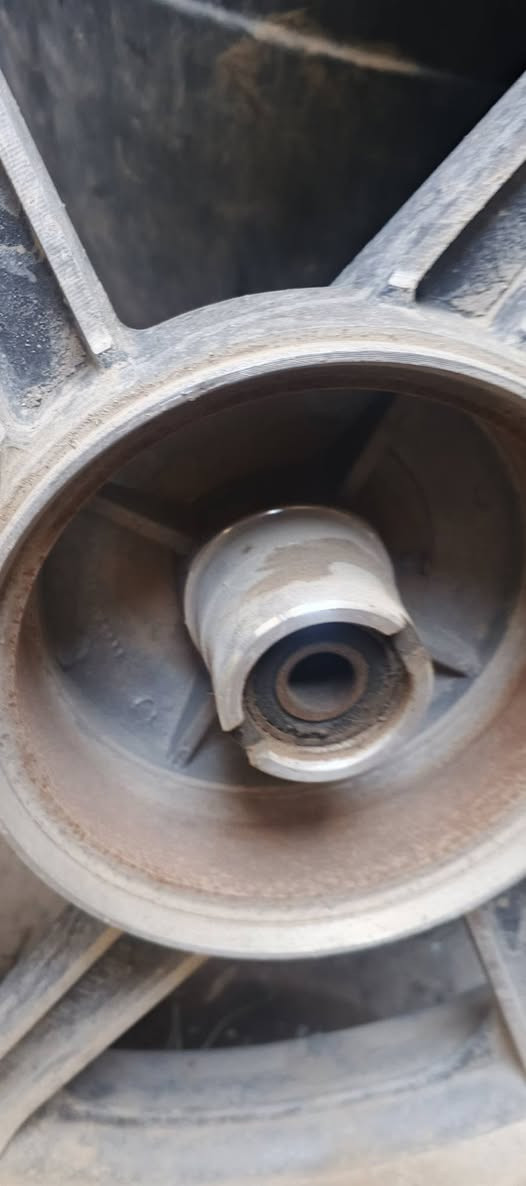 ويل صقر للبيع ملاحضه لويل بوصخه ما مغسول ويل بعده بل جيس هوة وتايره. وجوبه سعر 40 وبي مجال رقم الهاتف ***********
