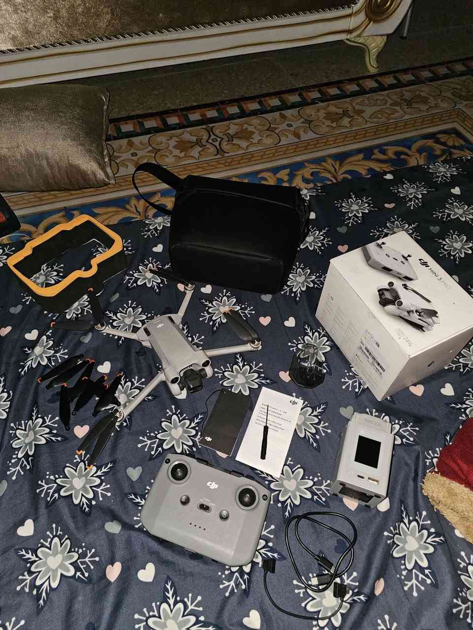 السلام عليكم
DJI mini 3 pro 
نظافة 90% بيها فقط هاي الطخه لبسيطة ومامأثرة على الدرون كفر وتكدر تبدلة .
ماداخلة صيانة كفالة 
شاحن ثنائي ابو شاشة سريع 
بطاريات 2 
جنطة وكارتون 
واغراضها كاملة 
تخم ريش احتياط
جويستك عادي 
سعر خاص او على رقم ***********
