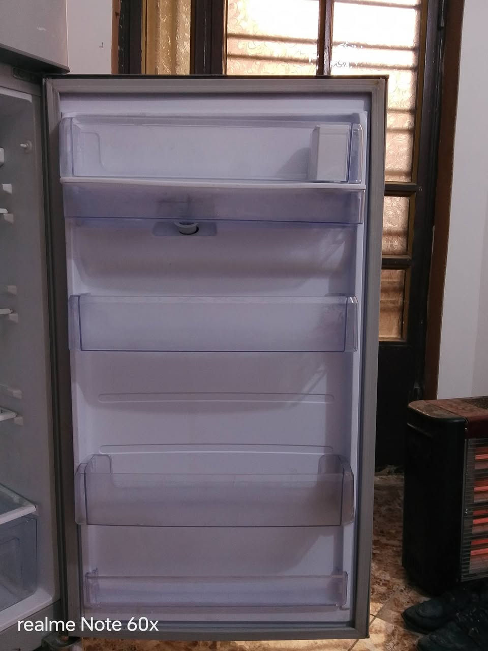 ثلاجة ONAX قدم 22 مستخدمة موسمين نظيفة جدا مع كافة ملحقاتها مع وصل الضمان وتحتوي على براد ماء داخلي في الباب السعر 450 وبيها مجال..*********** واتس آب
