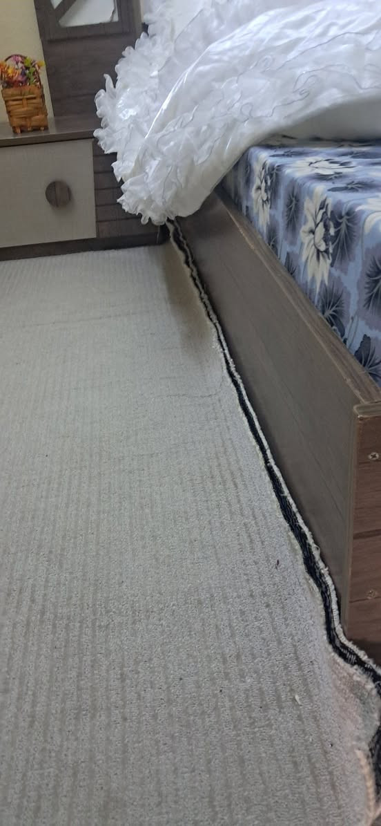 غرفة نوم للبيع
5 قطع مع دوشك (مرتبة) بحالة جيدة.
السعر: 300 ألف دينار فقط.
المكان: مسيرك.
للمهتمين يرجى التواصل على الخاص.
واتس اب  : ***********
