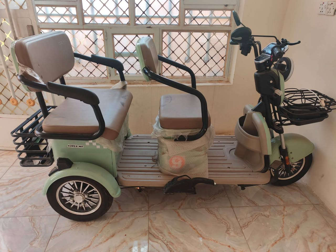 السلام عليكم
دراجة شحن 3 تايرات و المقعد الخلفي يصير صندوق جديدة مستعملة يوم واحد ردتها لمشروع و ما صار جديدة كلش ‏‪السعر 800 بيها مجال للتواصل ‏‪0782 886 0471
