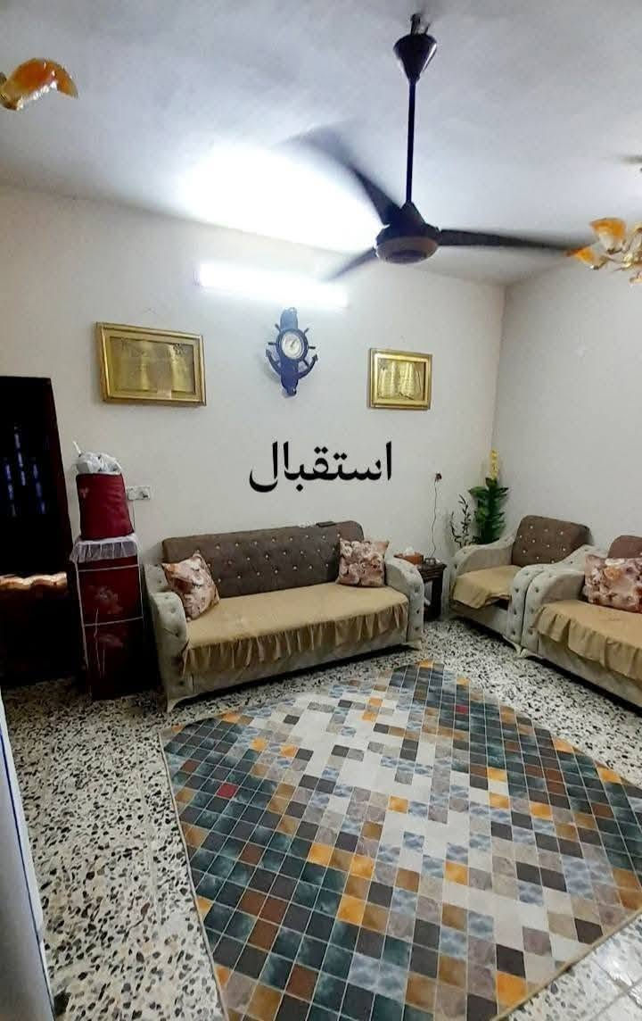 ﷽

السلام عليكم بيت للبيع  المساحه ١٠٠ متر ١٠×١٠ البيت مدخلين  

 ٣غرف نوم وصاله ومطبخ وخدمات

الطابق الارضي هول ومطبخ وغرفه وخدمات 

والطابق الاول غرفتين وسطح وبيتونه

المنطقه مي مجاري مو سبتتنك كهرباء عواميد واسلاك مو ضفيره  انترنيت وطني. 75 وبي مجال

العنوان سويب زراعي حجي عماد 

*********** واتساب ***********  واتساب

العنوان الكرخ منطقة سويب نهاية الشرطة الخامسه
