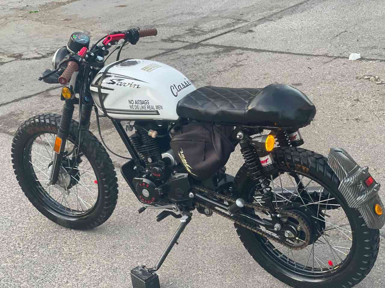 بسم الله الرحمن الرحيم 

Cafe Racer 200cc

کافی ڕایسەر کامل دەسکاری هەموو گیانی  بە شەرت
مەکینەی وەک سەعاتە تا بڵێی بەقوەتە و لێخوڕینی تا بڵێی خۆشە  هەردوو  تایەی تازەیە کارەبایی کامل لەسەرە دەبڵی دوای غازە ئیستۆپ پێشو دوا مەزبوتە تەنکی لۆکە  پارەیەکی زۆری تیا خەرج کراوە  ویلەکانی بەکرە گەورەیە تا بڵێی کەشخەو جوانە  
سعری ٤٧٠ هەزار و مەجالێکی کەم

***********
***********

دەستخۆش ئەدمینی بەڕێز
