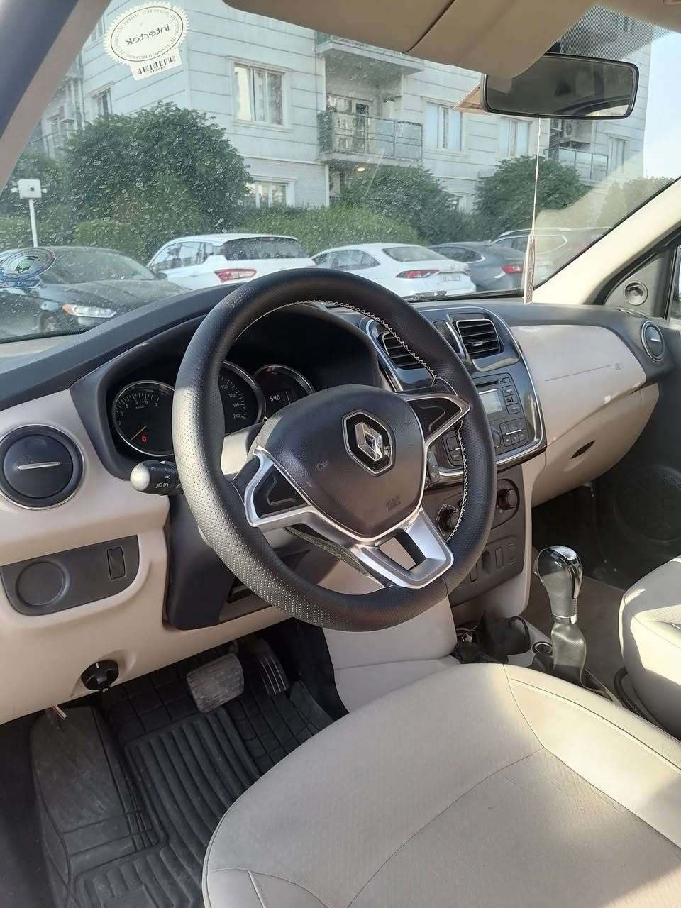 سڵاو : ڕینۆ سمبول مۆدێل ۲۰۲۰
گێڕ ئۆتوماتیک 
سەیارەیەکی زۆر پاک و بێ کێشەو تەقەو ڕەقەیە هیچی مەسروفێکی تێدانیە .
تەنها یەک جەمەلەغی پێوەیەتی بێ ناوگرتن   تکایە گەر مشتەری نیت تێل مەکە،،،*********** السليمانية, العراق
