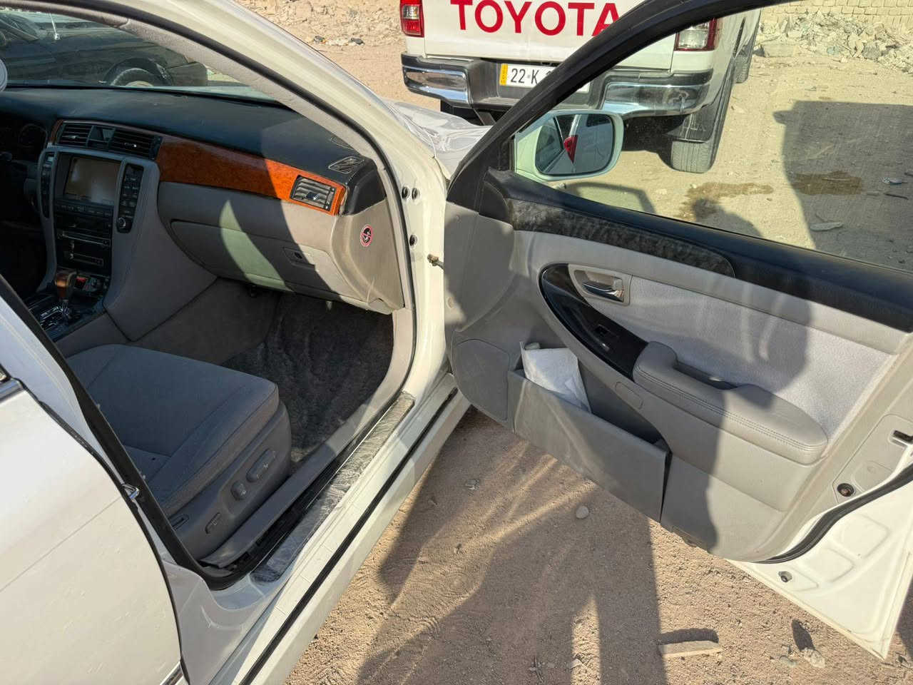 كراون رويال مديل 2005 مكفول تحويل ثاني يوم رقم دولي جديد  السعر 150$ امريكي للاستفسار ***********
