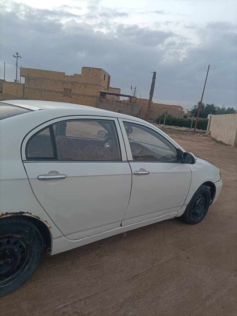 ليفان موديل 13 رقم قادسيه مكينه كورلا. كير عادي.  سياره حلوه وكاعده بيه نواقص. بسيطه.  لللبيع مكاني سوق شيوخ.  35قفل.  مكفوله من كلشي دواخل. عوزه شاشه واطار حاسبه. جامه اماميه وجانبيه.  وااباقي كله فول اكشن. ***********
