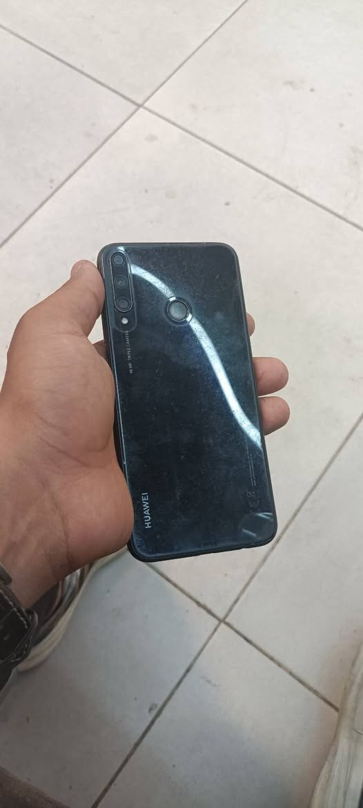 السلام عليكم هواوي y7p الهاز نضيف بس بي فطر بل شاشه ذاكره 64 سعره 80 الف جماعه ال60  لاتعلق العنوان بغداد المنصور ***********
