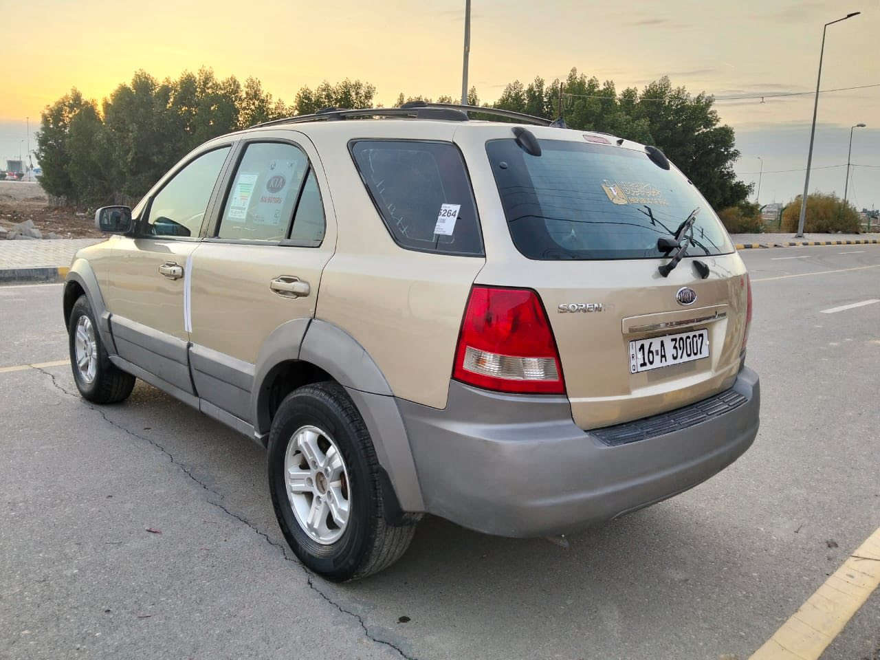 ***********.  سلام عليك كيه سرنتو موديل 2006 وارد خلجيه مكفول من ضربه وتبديل بيه صبغ حزام اثر جراد سياره جاهز من تخم تاير من حداد مامي خلفي مكينه وكير 6 دوش تبريد شغل رقم قادسيه مشروع وطني رقم جديد دولي رقم جديد سنويه الغاء 30  مكان سياره واسط سعر 82
