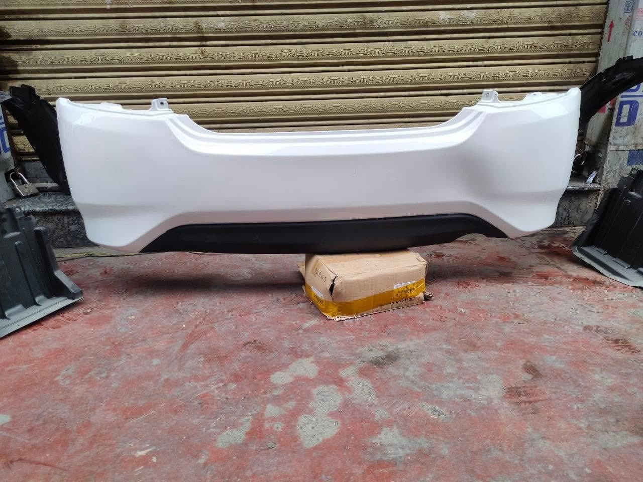 السلام عليكم
تتوفر جميع الادوات الاحتياطية للسني الهندي 

يوجد توصيل لجميع محافظات العراق 🛻 ✅

للاستفسار التواصل واتساب ***********
 او عبر الرسائل الخاصة 📩

العنوان : بغداد / شارع الضلال
