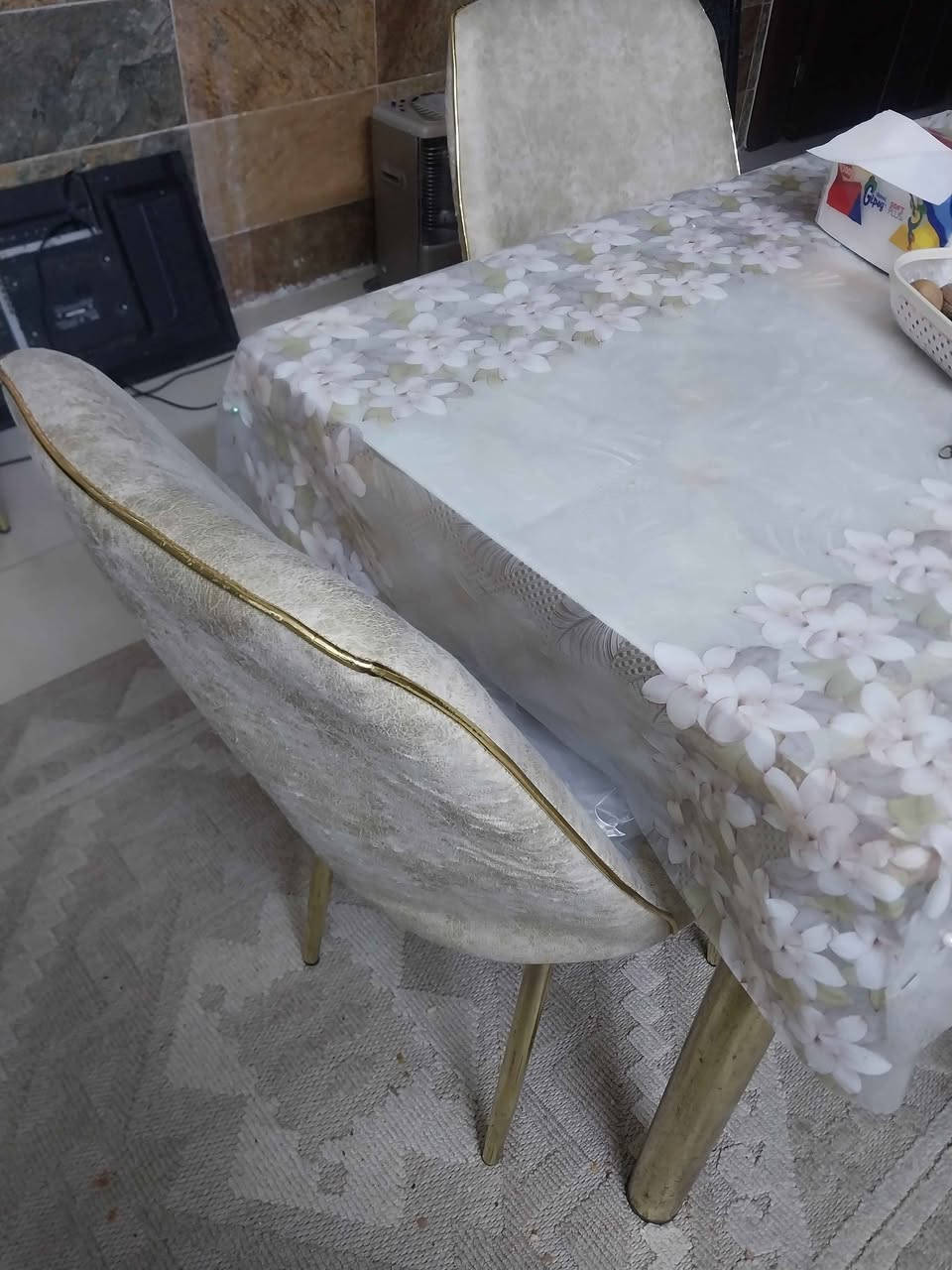 ميز يتكبر ويصغر و٣ مراسي نظيفه جدا للبيع ب ١٧٥ وبيه مجال بغداد, العراق


**إذا كنت صاحب هذا الإعلان وتريد حذفه لأي سبب، رجاءا أرسل رسالة إلى الدعم الفني**