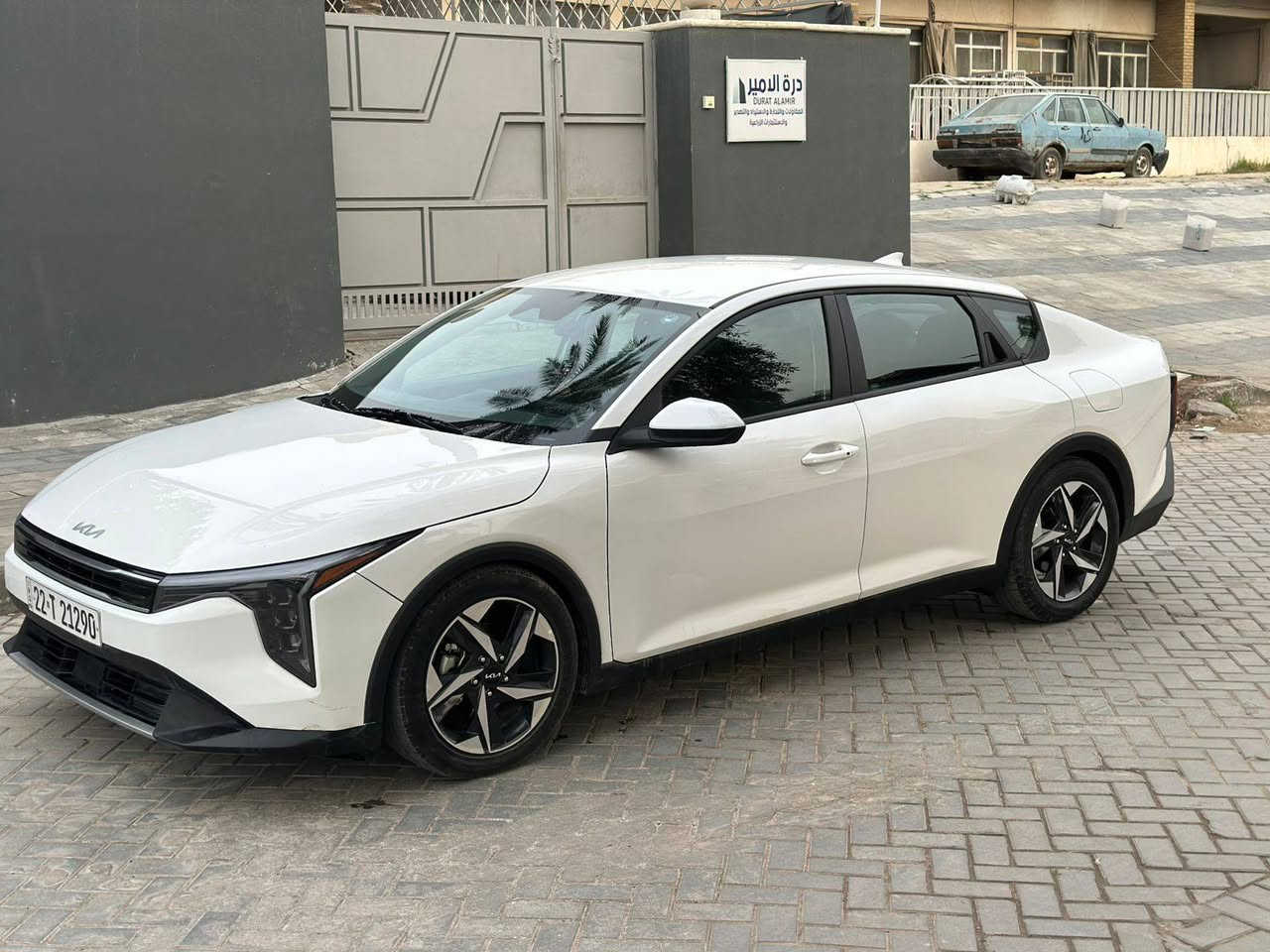 السلام عليك k4 موديل ٢٠٢٥ محرك ٢٠٠٠ دوش مواصفات السياره نص ماشيه ٥٠٠٠ ميل صبغ ٤ قطع  سياره مرقم اربيل تريد تحويل او وكاله مكان سياره الكاظميه شارع اكد  سعر ١٥٧ وبيه مجال قليل الاتصال ***********
