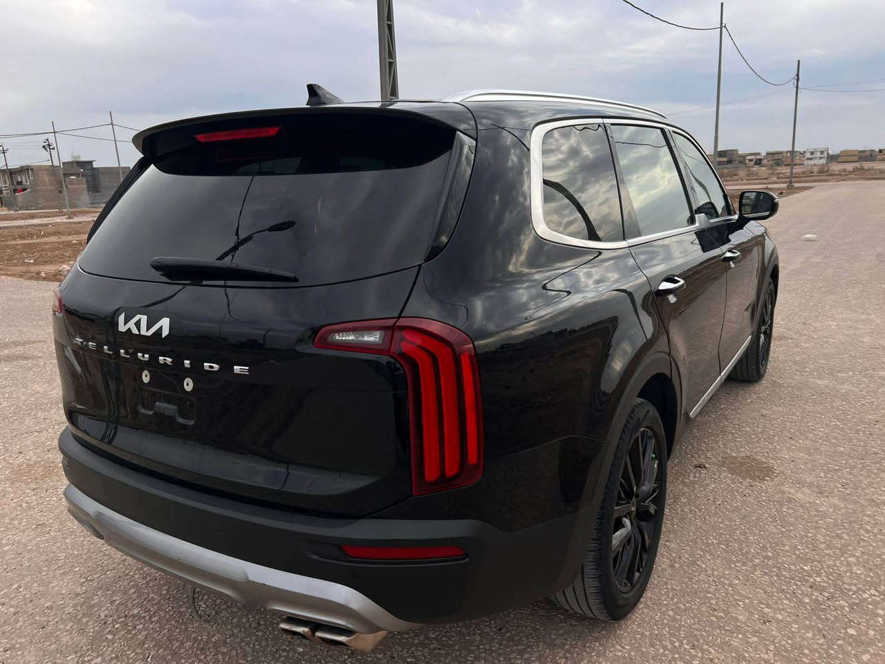 كيا تيلورايد 2022 فول مواصفات
بدون رقم تترقم جميع المحافظات عدا الشمالية 
السيارة بدون إيرباك 
حادثها فقط جاملغ وشويه من البنيد وشويه من الباب 
ماشيه 46 الف ميل 
لون مميز + داخل اسود وصاج ملكي
المواصفات :
1) سلايد امامي + فتحة خلفية
2) كشنات جلد تدفئة + تبريد
3) كشنات Vip منفصلة
4) سستم سماعات هارمن
5) شاشة كبيرة دجتال نظامين ثيم كلاسك و مودرن
6) مري شفط + اشارة + كامرة بالمري +قلاب عند الرجوع للخلف
7) كامرات 360 درجة عدد 4
😎 حساسات امامية + خلفية + جانبية 
9) رادارات امامية + خلفية + جانبية
10) 5 أنظمة قيادة
11) اوتو هولد + هاند بريك بصمة 
12) تحكمات ستيرن كاملة
13) 3 قطع تبريد 
14) بردات خلفية 
13) مساج كشن السائق
14) تنبيه رجاج ستيرن
15) محرك 3800 + كير 8 نمر
6) تخمين تايرات عادي + جبلي 
للتواصل ***********
السعر 255 ورقة و بيها مجال 
مكان السيارة بابل الحله حلة, بابل
